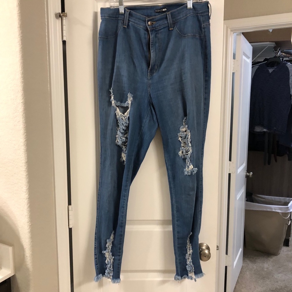 Fashion nova 2X ripped jeans